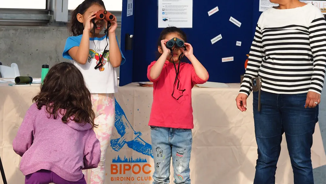 kids looking through binoculars